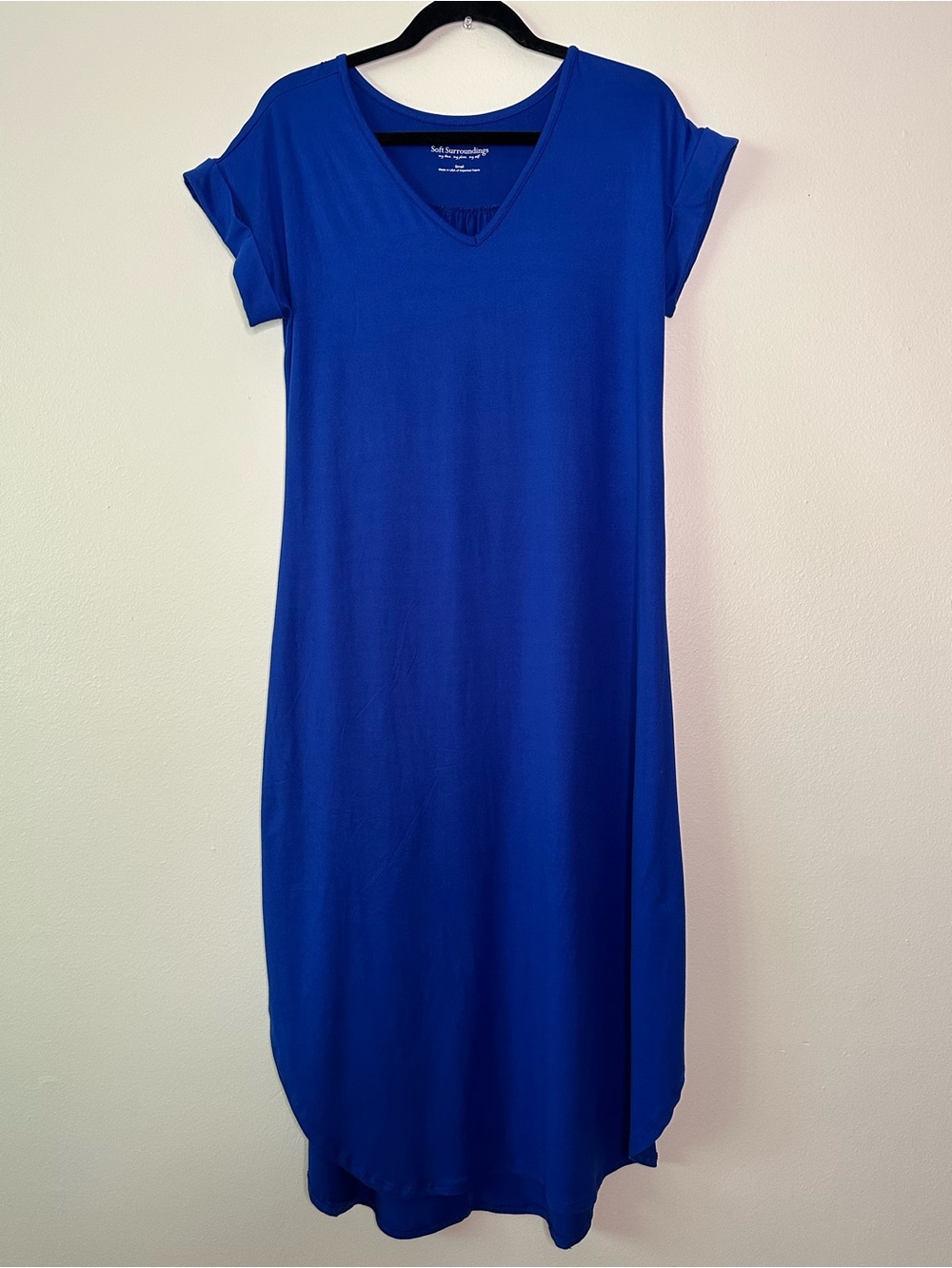 Soft Surroundings Small  blue midi length, shirttail hem, cap sleeves & V neck